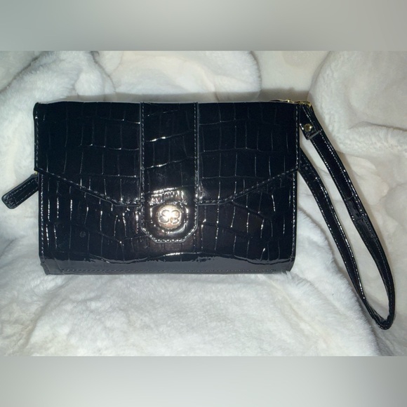 Samantha Brown Black Crocodile-Embossed Wristlet With Shoulder Straps - Picture 3 of 8